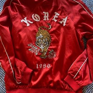 SLEEK LIGHT WEIGHT BOMBER JACKET